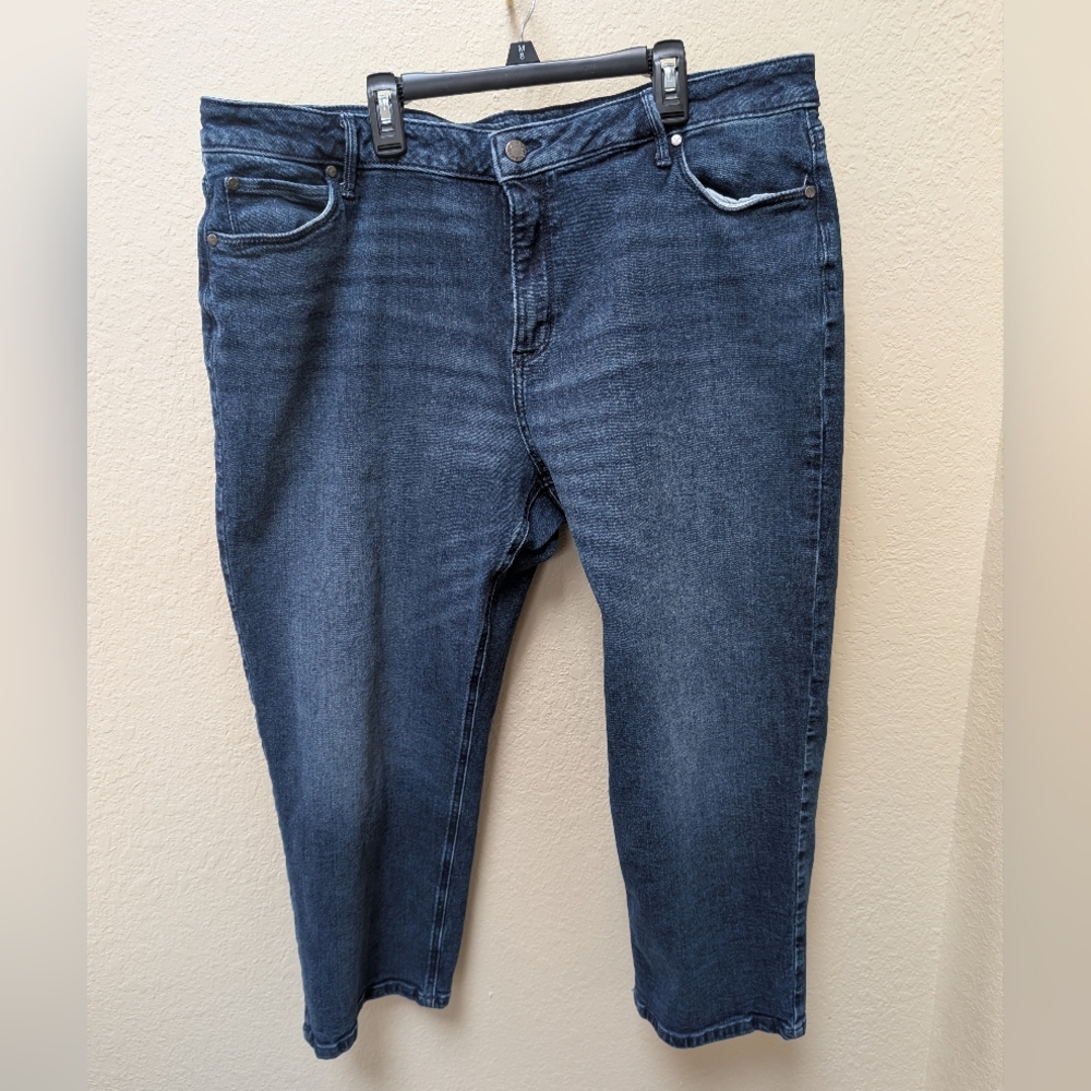 Simply Vera Wang Relaxeld Boyfriend Crop Blue Jeans. Size 18